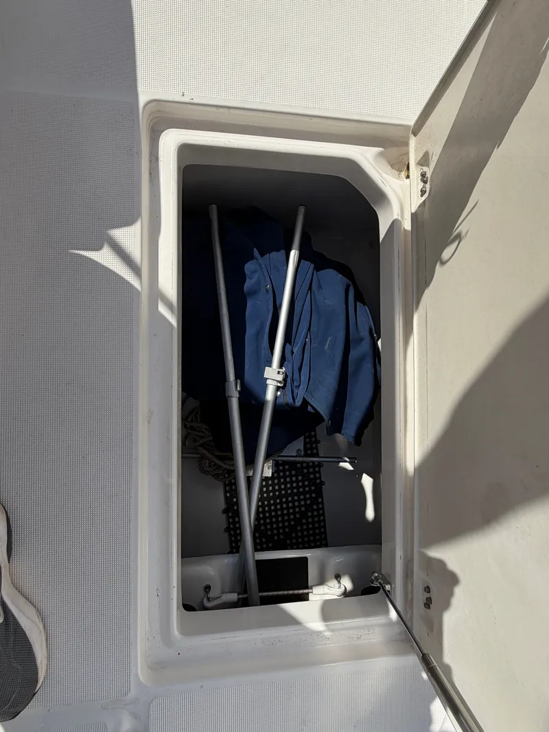 Slide: The Image of Robalo R227 Dual Console 2016 - 15
