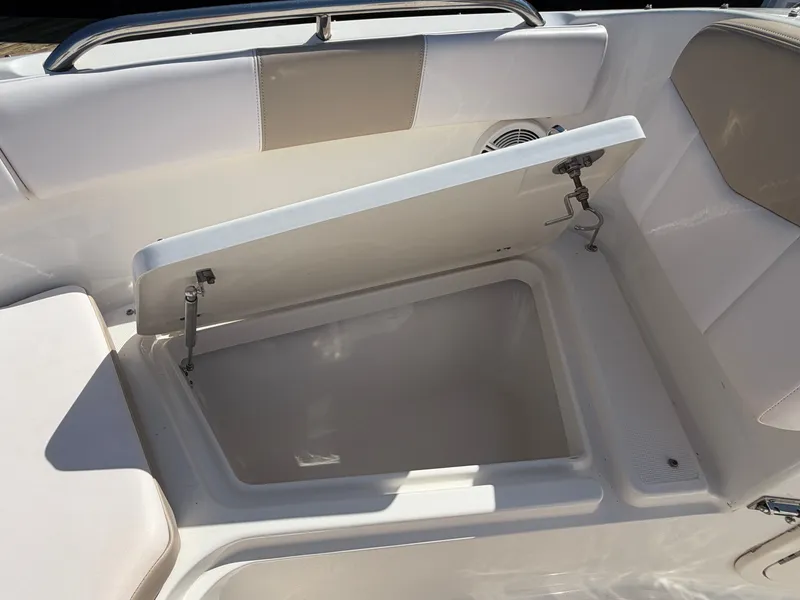 Slide: The Image of Robalo R227 Dual Console 2016 - 20