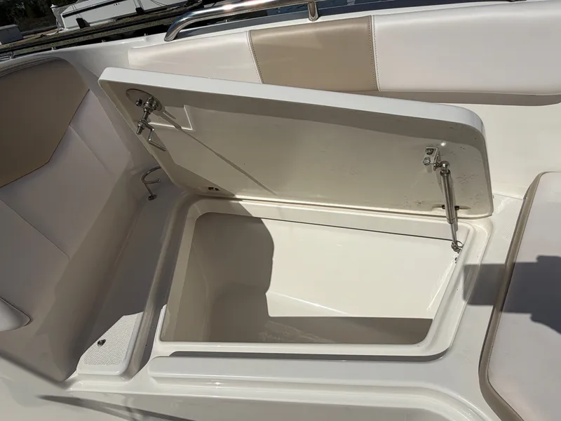 Slide: The Image of Robalo R227 Dual Console 2016 - 21