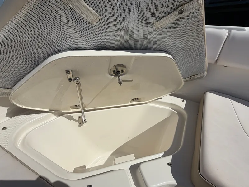 Slide: The Image of Robalo R227 Dual Console 2016 - 22