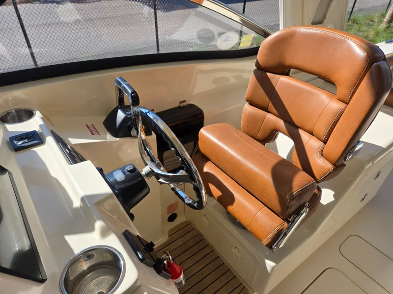 Slide: The Image of Scout 275 Dorado 2018 - 15
