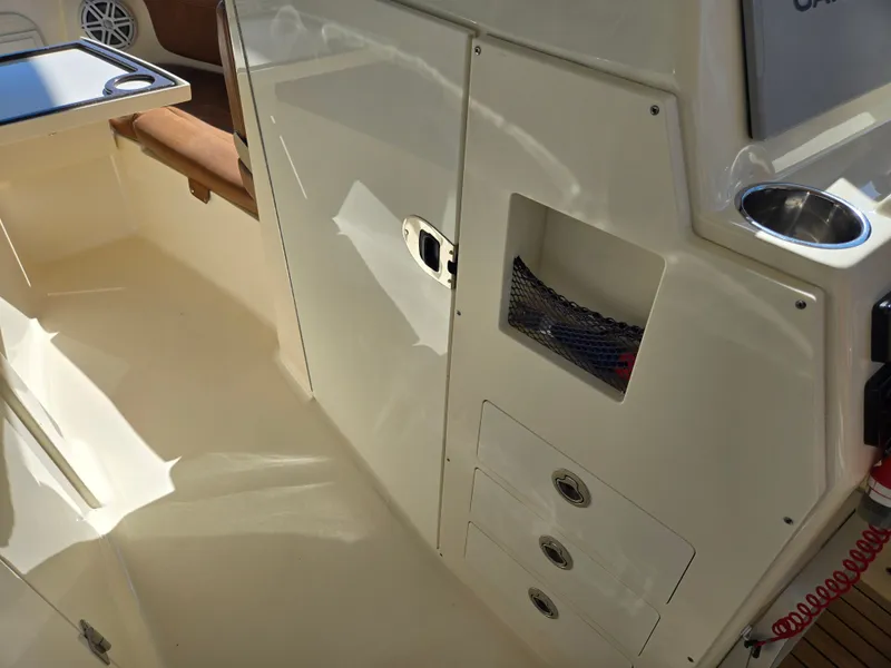 Slide: The Image of Scout 275 Dorado 2018 - 17