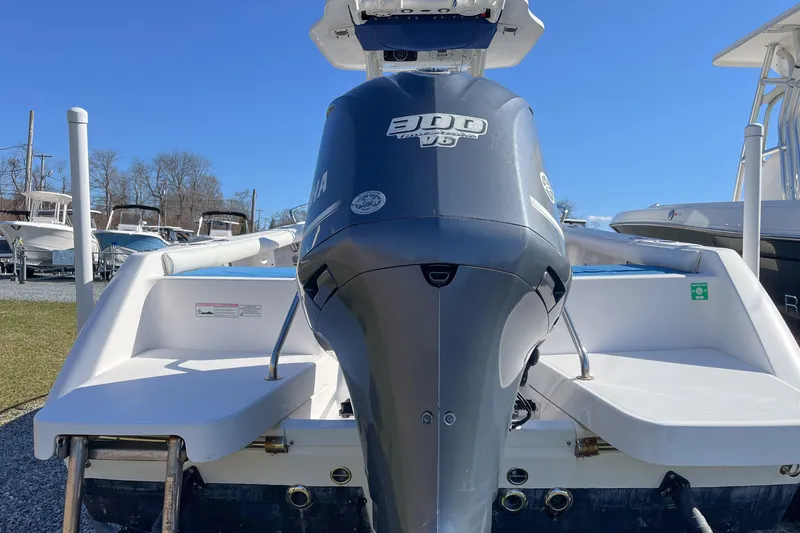 Slide: The Image of 2013 Everglades 230 Center Console boat with powerful Yamaha 300 V6 engine. - 12