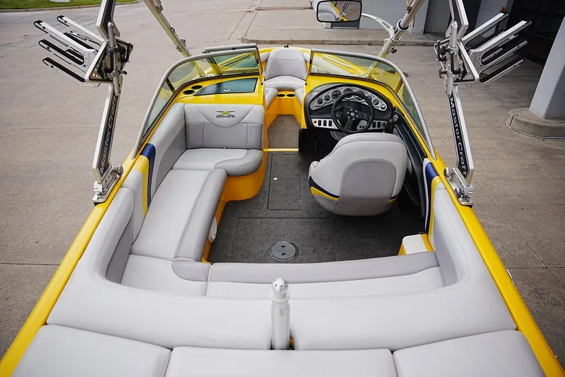 Slide: The Image of Interior of a 2007 MasterCraft X10 boat with yellow and gray seating. - 14