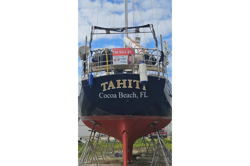 Slide: The Image of 1980 Morgan 462 sailboat "Tahiti" for sale in Cocoa Beach, FL, on land. - 34