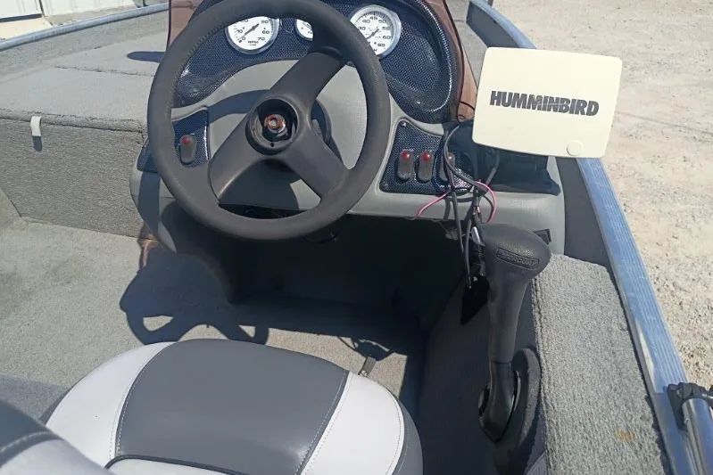 Slide: The Image of 2007 Tracker Pro Team 175 boat interior with steering wheel and Humminbird device. - 11