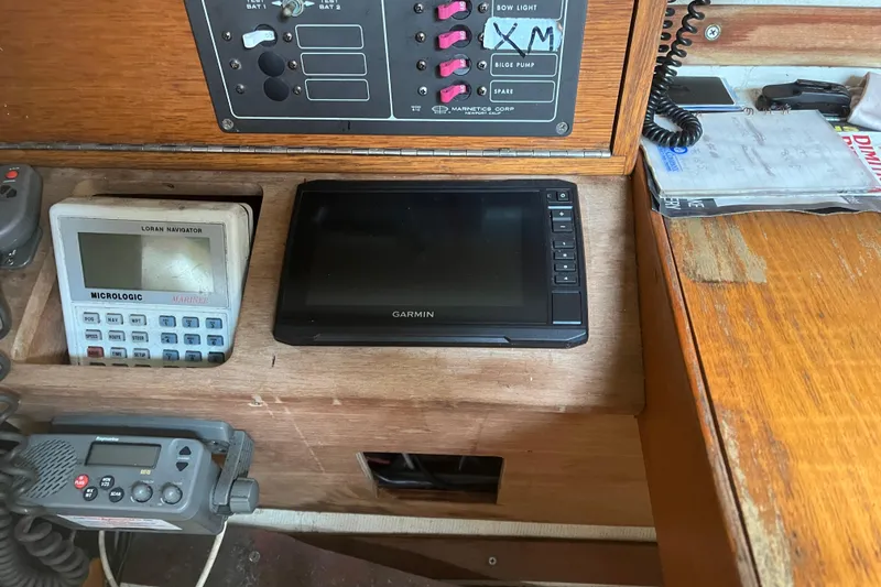 Slide: The Image of Navigation equipment on 1986 Alsberg Brothers Express 37 sailboat, featuring Garmin and Micrologic devices. - 22