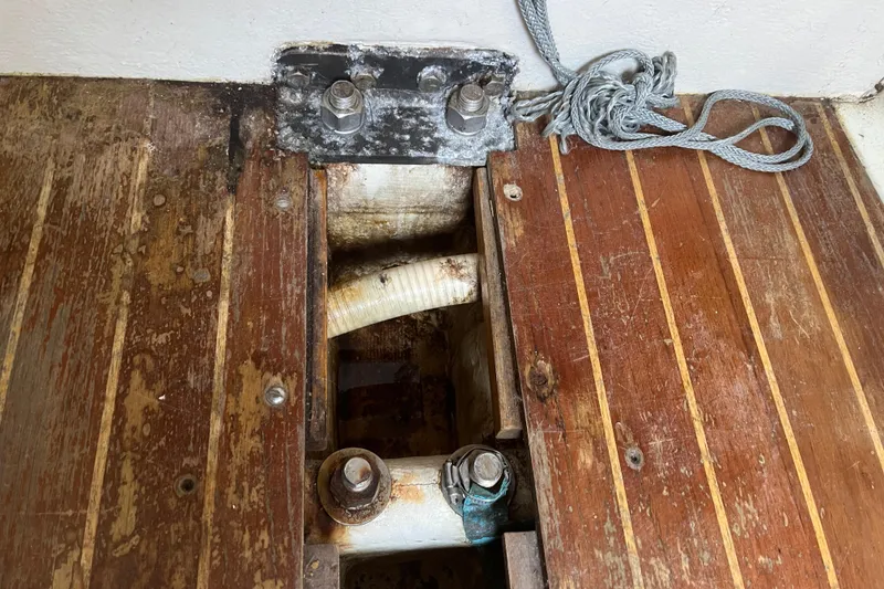 Slide: The Image of Wooden deck with exposed bolts and rope on 1986 Alsberg Brothers Express 37. - 65