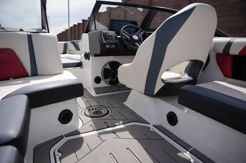 Slide: The Image of Interior of a 2018 Malibu Wakesetter 21 VLX boat. - 16