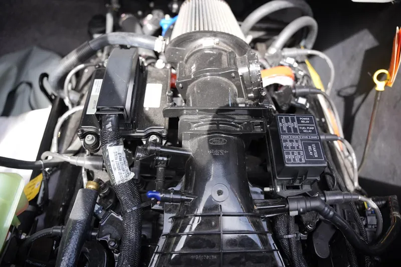 Slide: The Image of 2018 Malibu Wakesetter 21 VLX engine with cables and components. - 21