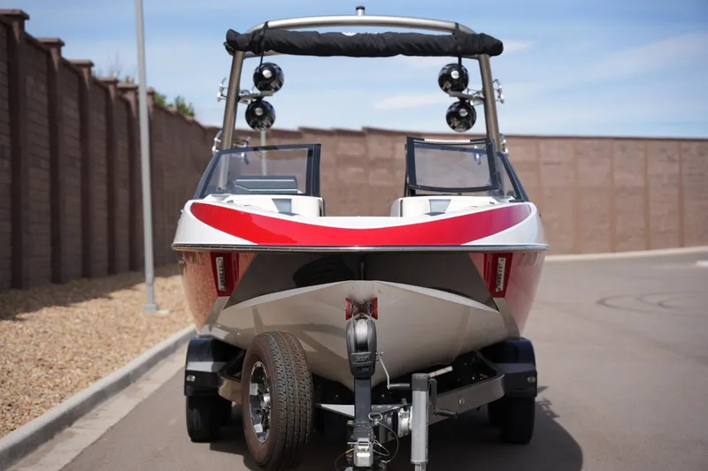 Slide: The Image of 2018 Malibu Wakesetter 21 VLX on trailer, front view. - 7