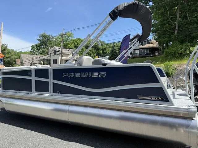 Slide: The Image of Premier 200 Sunscape RL - CL 2026 - 6