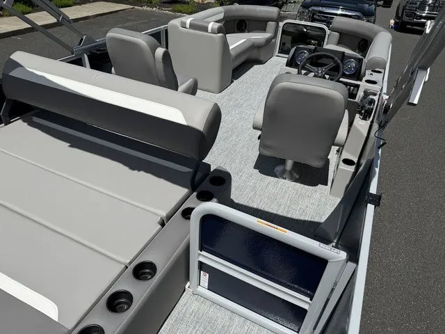 Slide: The Image of Premier 200 Sunscape RL - CL 2026 - 9