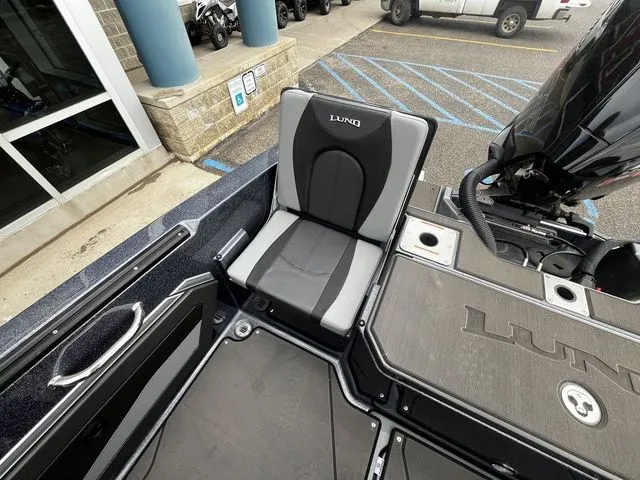 Slide: The Image of 2026 Lund 202 PRO-V GL Sport boat seat and deck view. - 10