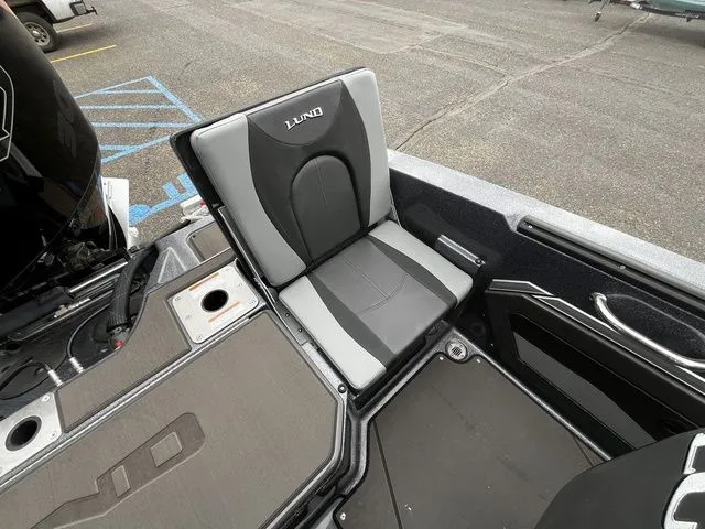 Slide: The Image of Seat in Lund 2026 202 PRO-V GL Sport boat. - 11