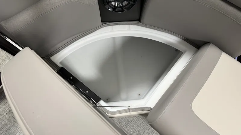 Slide: The Image of Premier 230SUNSATION 2027 - 13