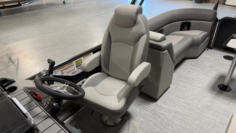 Slide: The Image of Premier 230SUNSATION 2027 - 32