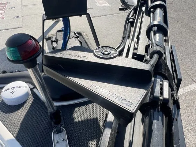 Slide: The Image of Lowrance Active Target 2 on Phoenix 721 ProXP boat, year 2010. - 12