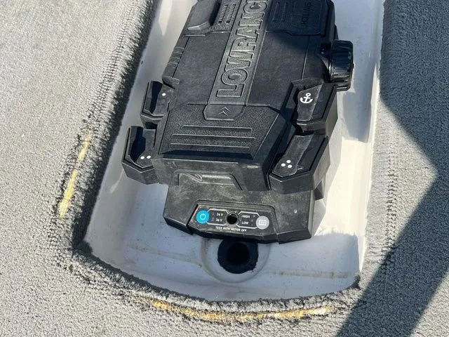 Slide: The Image of Lowrance device on Phoenix 721 ProXP boat, year 2010. - 27