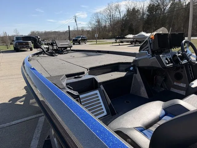 Slide: The Image of 2024 Ranger Z520R boat with modern features on parking lot. - 15