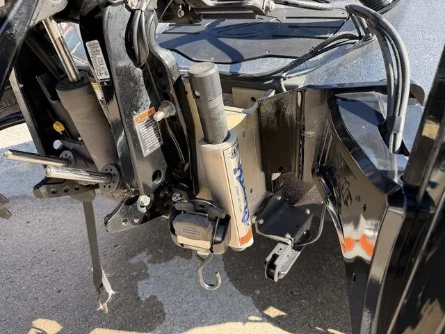 Slide: The Image of Close-up of 2024 Ranger Z520R boat mechanism. - 3