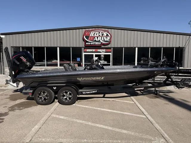 The Image of 2021 Phoenix 20phx boat in front of Wieda's Marine store. - 1