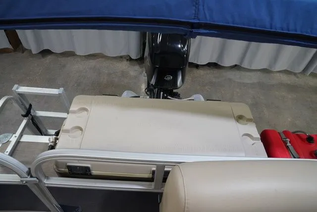 Slide: The Image of Seating area of Sun Tracker Bass Buggy® 16 XL 2020 pontoon boat. - 18