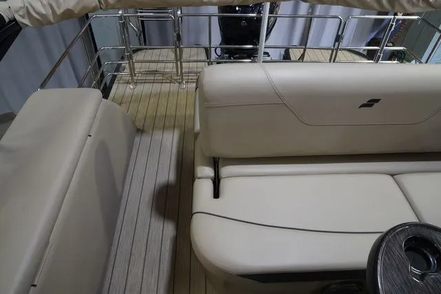 Slide: The Image of Interior of 2024 Starcraft SLS 3 Q DH pontoon boat. - 19