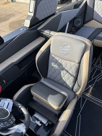 Slide: The Image of Luxurious seating in 2026 Tigé Z3 boat. - 19