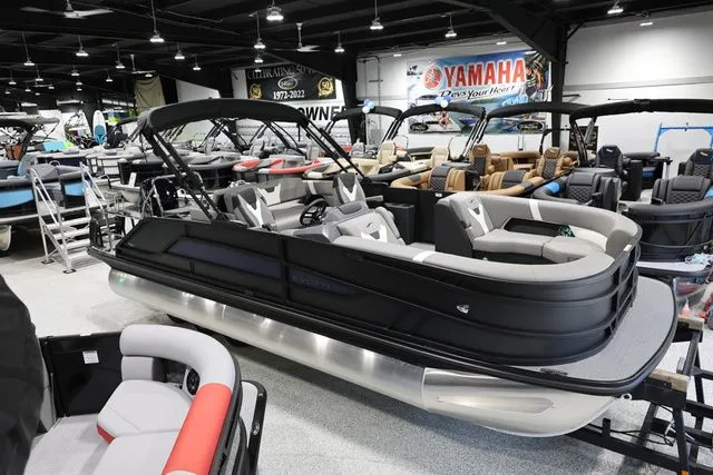 The Image of Evotti 521 CS 2026 pontoon boat in showroom. - 1