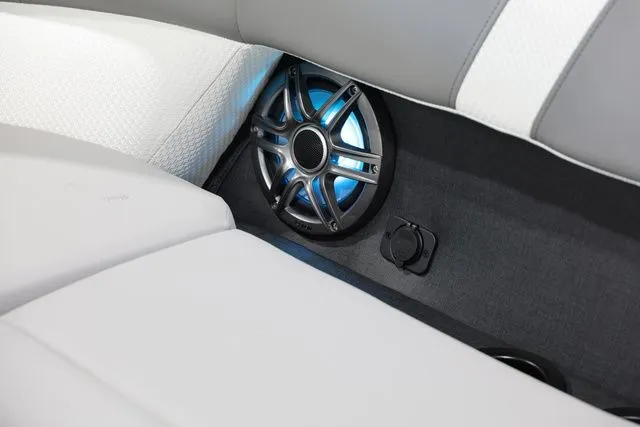 Slide: The Image of Evotti 521 CS 2026 interior with illuminated speaker. - 22