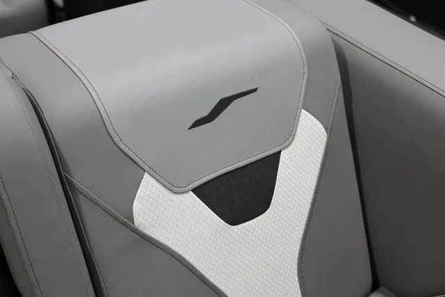 Slide: The Image of Evotti 521 CS 2026 car seat with modern design. - 25