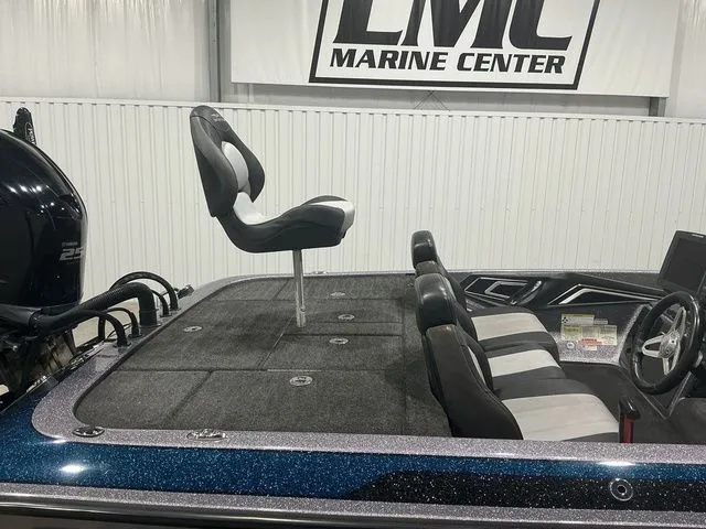 Slide: The Image of Skeeter FX20 2014 - 6