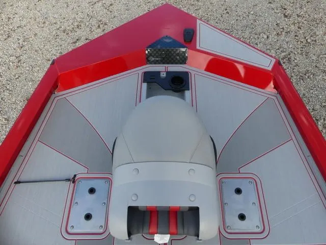 Slide: The Image of Bow deck of G3 Sportsman 1710 SE boat, year 2026. - 16