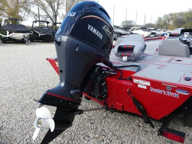 Slide: The Image of G3 Sportsman 1710 SE 2026 with Yamaha outboard motor on gravel surface. - 5