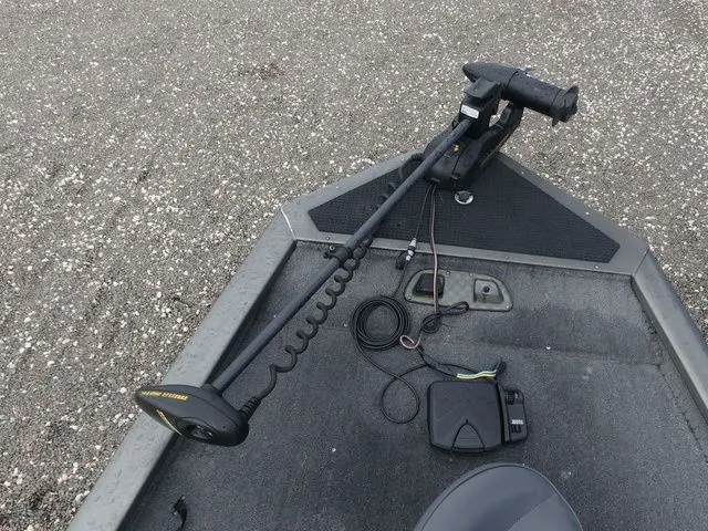 Slide: The Image of Tracker Pro 175 2004 - 13