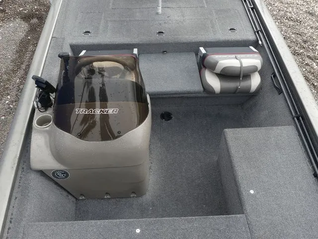 Slide: The Image of Tracker Pro 175 2004 - 14