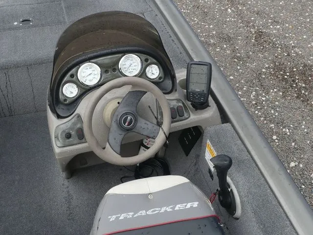 Slide: The Image of Tracker Pro 175 2004 - 16