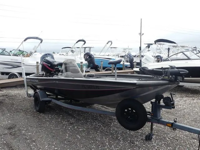 Slide: The Image of Tracker Pro 175 2004 - 3