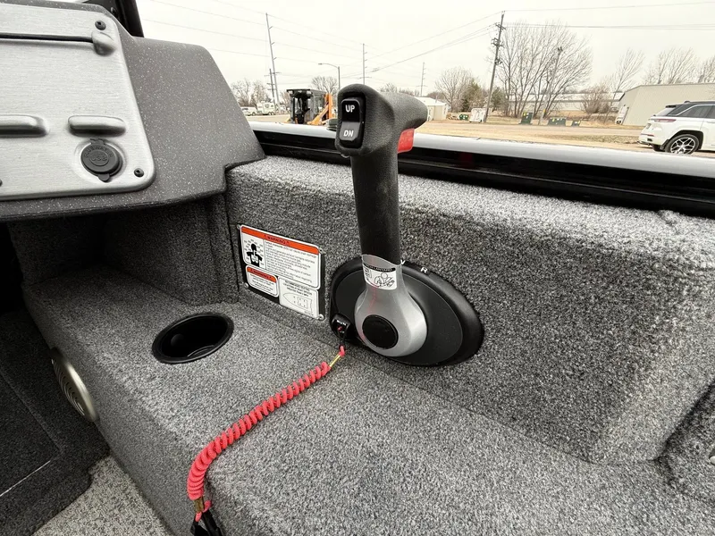 Slide: The Image of Interior of 2023 Tracker Pro Guide V-175WT with control lever. - 22