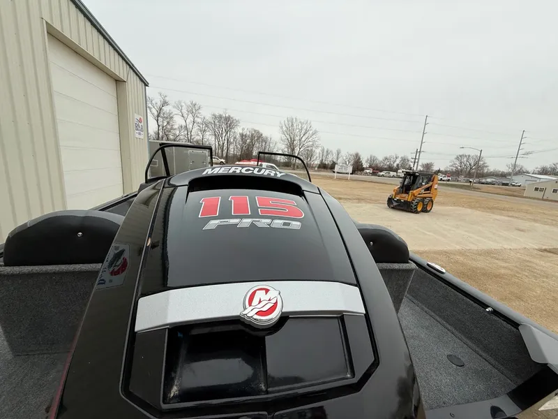 Slide: The Image of 2023 Tracker Pro Guide V-175WT with Mercury 115 Pro engine. - 5