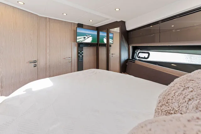 Slide: The Image of Azimut Atlantis 45 2021 - 61