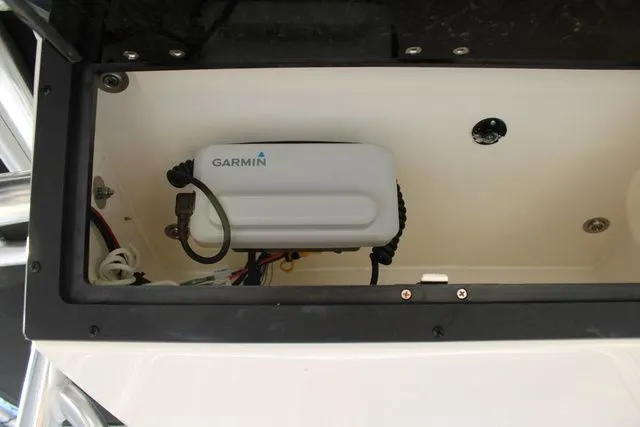 Slide: The Image of Garmin device in Bulls Bay Boats 200 CC, year 2026. - 28