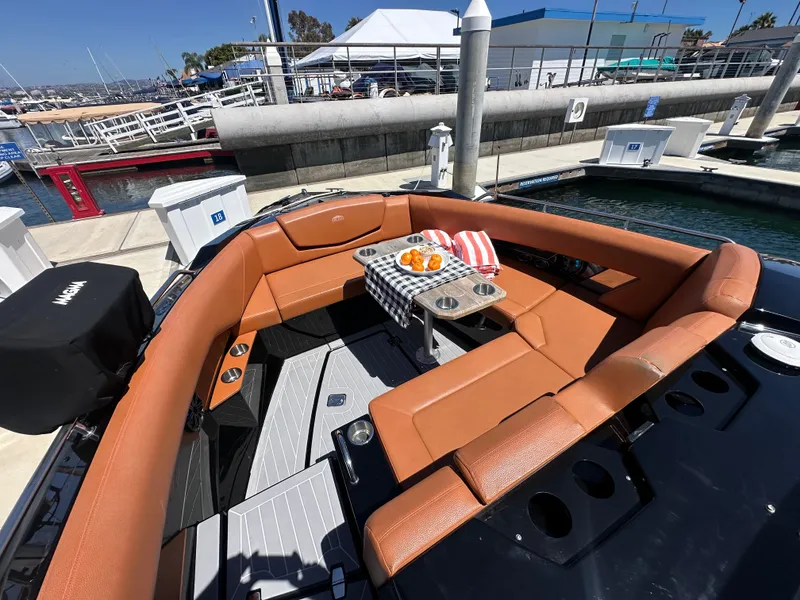 Slide: The Image of Cruisers 338 SS Outboard South Beach 2021 - 5