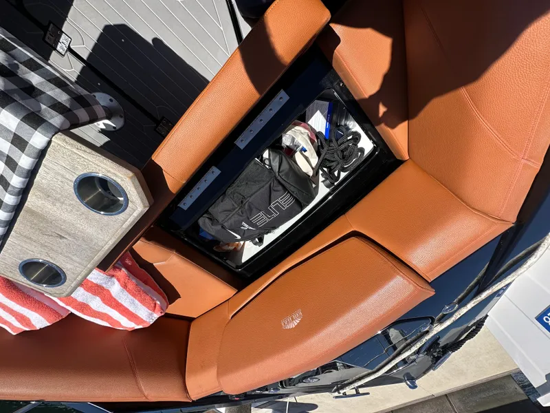 Slide: The Image of Cruisers 338 SS Outboard South Beach 2021 - 9