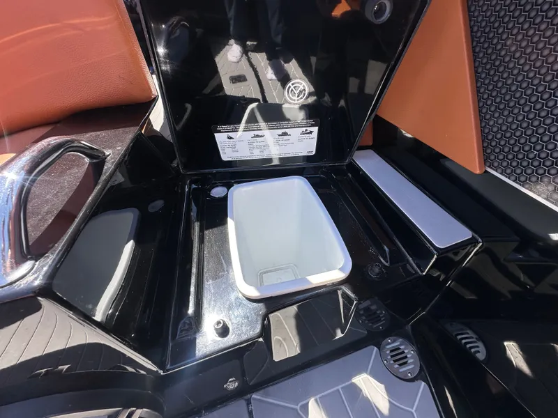 Slide: The Image of Cruisers 338 SS Outboard South Beach 2021 - 11