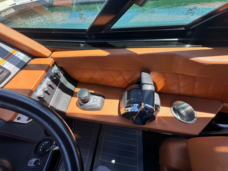 Slide: The Image of Cruisers 338 SS Outboard South Beach 2021 - 12