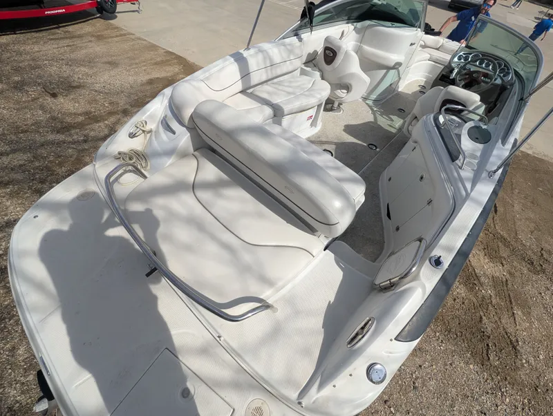 Slide: The Image of Crownline Boats 240 EX 2004 - 13
