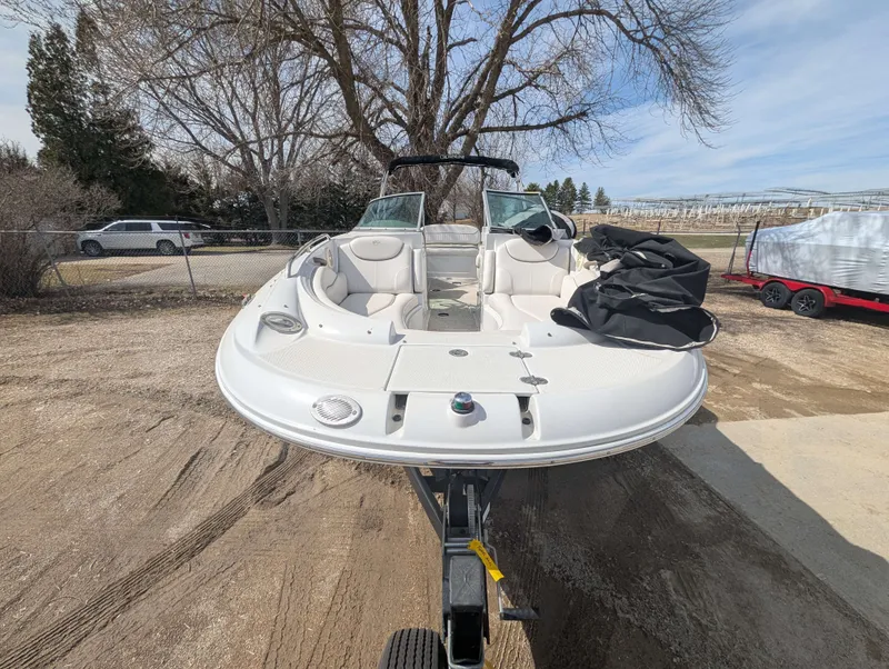 Slide: The Image of Crownline Boats 240 EX 2004 - 4