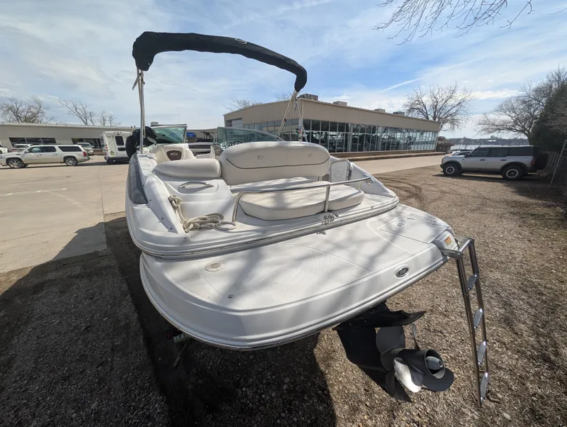 Slide: The Image of Crownline Boats 240 EX 2004 - 6